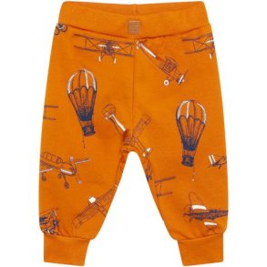 Hust and Claire Bukser, Gus Caramel