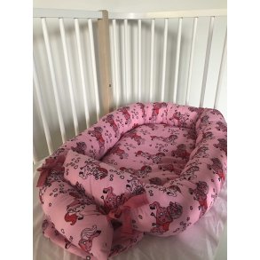Småfolk Baby nest, Horse / Sea Pink